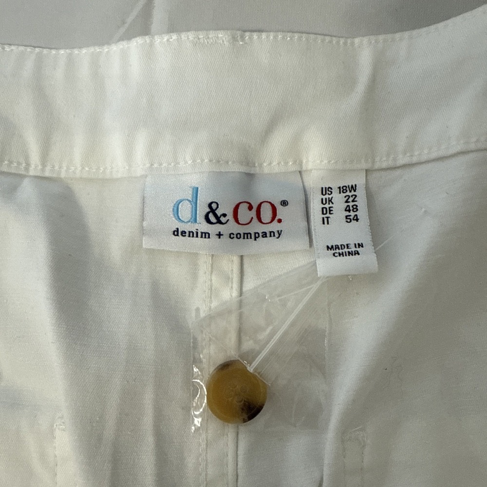 D & Co. Women's‎ Plus Sized Shorts White Size 18w - Picture 4 of 6